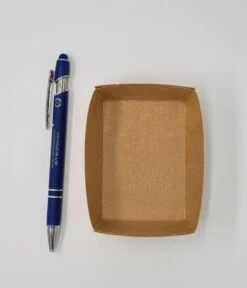 Merkloos A7 Bakje Karton 50st -Klein: 85x60x30mm - Klein Frietbakje - Snackbakje - Kartonnen Bakje - Milieuvriendelijk - Duurzaam - Friet - Patat -Tafelwaren Verkoop 1029x1200 3