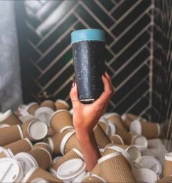 Circular&Co. Herbruikbare To Go Koffiebeker (rCUP) Zwart/zwart 8oz/227ml -Tafelwaren Verkoop 1133x1200 1
