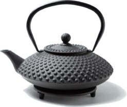 Tealøv THEE SET 1,25 LITER GIETIJZER | COMPLETE SET IN GESCHENKDOOS | Gietijzeren Theepot Met Roestvrijstalen Zeef, Gietijzeren Theekopjes En Onderzetter | In Authentiek Japanse Stijl | Kambin Zwart -Tafelwaren Verkoop 1200x1009 3