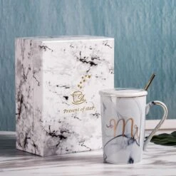 Merkloos Set Van 2 Mokken - Mok Set - Couple Mok - Koffiemok - Koffiebeker - Beker - Mokken En Bekers - Beker Met Lepel En Deksel - 400 Ml - Keramiek - Mr./Mrs. - Blauw/roze -Tafelwaren Verkoop 1200x1200 424