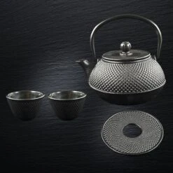 SakuraTea - Theepot Set - 4-delig - Gietijzer - Zwart - 0.8L - 2 Kopjes (100ml) -Tafelwaren Verkoop 1200x1200 721
