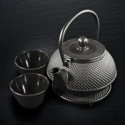 SakuraTea - Theepot Set - 4-delig - Gietijzer - Zwart - 0.8L - 2 Kopjes (100ml) -Tafelwaren Verkoop 1200x1200 722