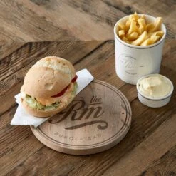 Riviera Maison Serveerplank Rond Hout Voor Hamburger - Amsterdam Burger Bar Serving Board - Bruin - Mangohout - 1 Stuk -Tafelwaren Verkoop 1200x1200 794