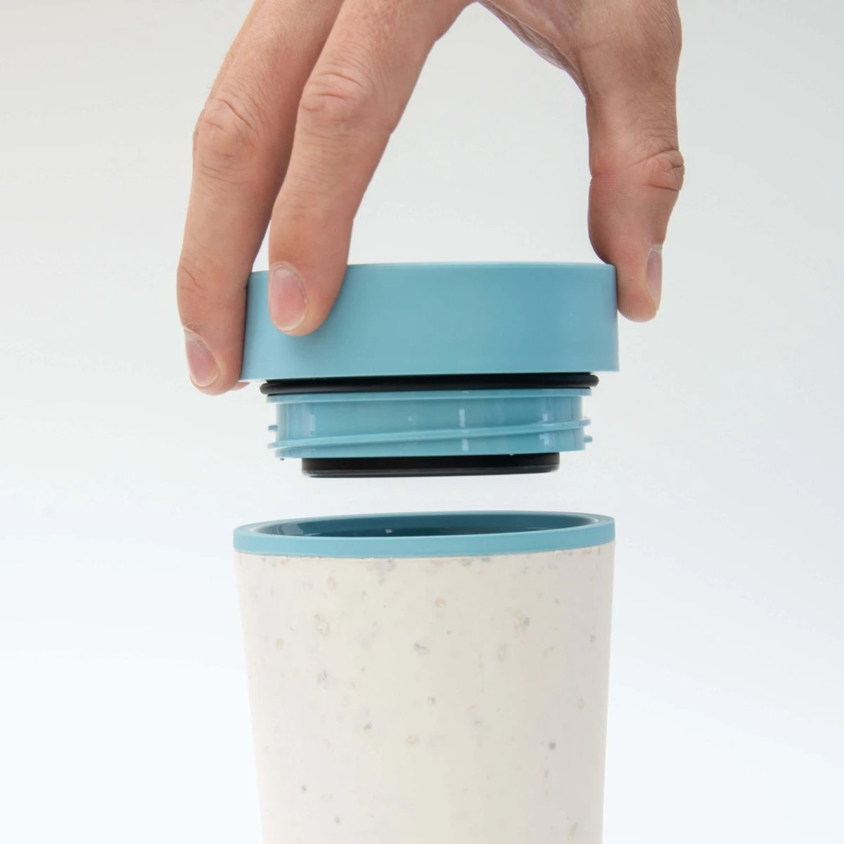 Circular & Co - Travel Mug - Koffiebeker To Go - Coffee To Go Beker - 227 Ml - Crème - Groen - 8oz - Duurzaam 5 Circular & Co - Travel Mug - Koffiebeker To Go - Coffee To Go Beker - 227 Ml - Crème - Groen - 8oz - Duurzaam - Afbeelding 5