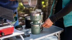 Stanley The Legendary Camp Mug 0,35L - Beker - Hammertone Green -Tafelwaren Verkoop 1200x675