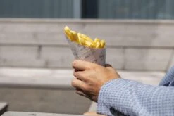 Papieren Frietzak | Krant Print | 50 St. | Patatzak | Frietzakken | Puntzakken | Frietzakjes -Tafelwaren Verkoop 1200x800 120