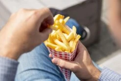 Papieren Frietzak | 50 Stuks | Patatzak | Rode Print | Frietzakken | Puntzakken | Frietzakjes -Tafelwaren Verkoop 1200x800 126