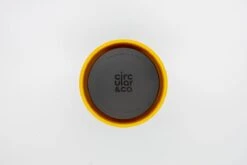 Circular&Co. Herbruikbare To Go Koffiebeker (rCUP) Zwart/geel 12oz/340ml -Tafelwaren Verkoop 1200x801 1