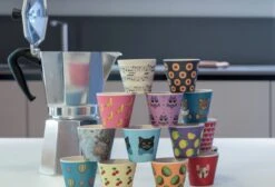 Quy Cup - 90ml Ecologische Reis Beker - Espressobeker “Peanuts Snoopy Music” Met Zwarte Siliconen Deksel -Tafelwaren Verkoop 1200x814