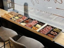 Sjoelbak - Borrelsjoelbak - Hapjesplank - Borrelplank - Mini Sjoelbak 120 Cm Met Zwarte Bakjes - Kleine Sjoelbakken -Tafelwaren Verkoop 1200x899 15