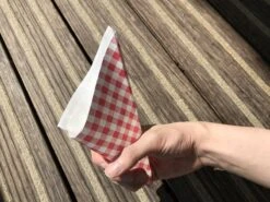 Papieren Frietzak - 30 Stuks - Kleine Patat Maat K14 - Boerenbont - Rode Ruitjes - Puntzak - Patatzak - Traktaties -Tafelwaren Verkoop 1200x899 18